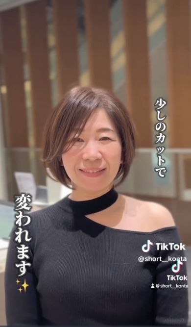 ヘアカット後の女性の様子