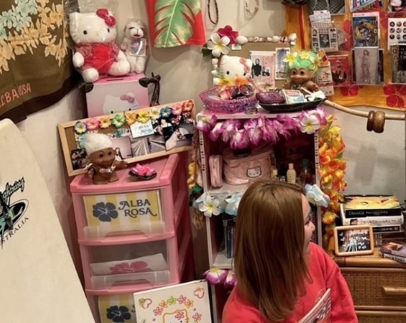 90年代の若者の間で流行った物であふれる部屋