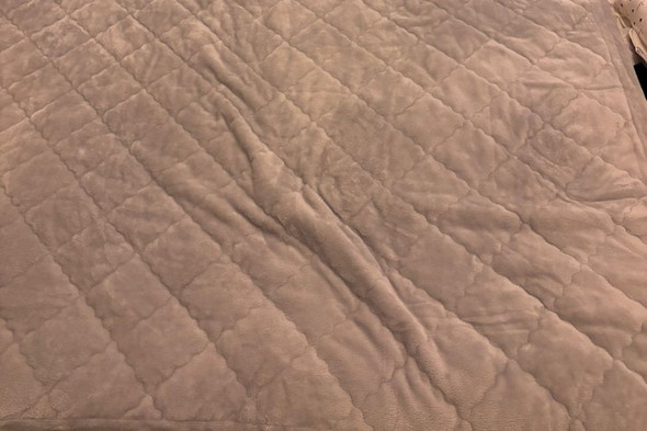 シーツがセッティングされたベッド