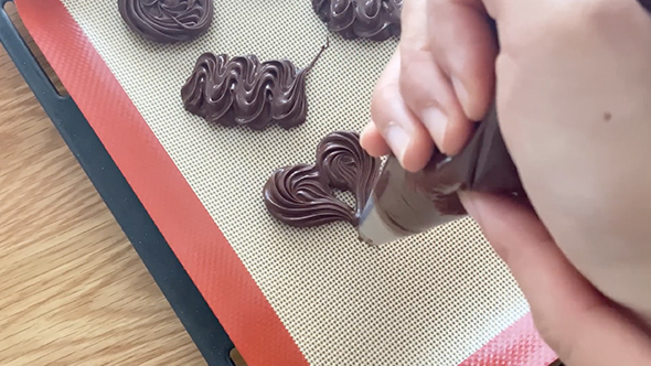 材料2つでできる濃厚チョコクッキー