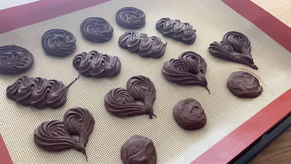 材料2つでできる濃厚チョコクッキー