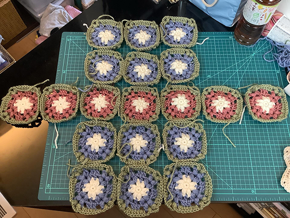 無印のバッグをかぎ針編みモチーフでリメイク