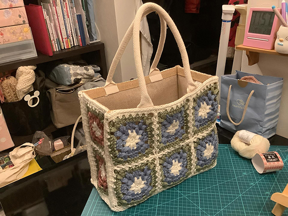 無印のバッグをかぎ針編みモチーフでリメイク