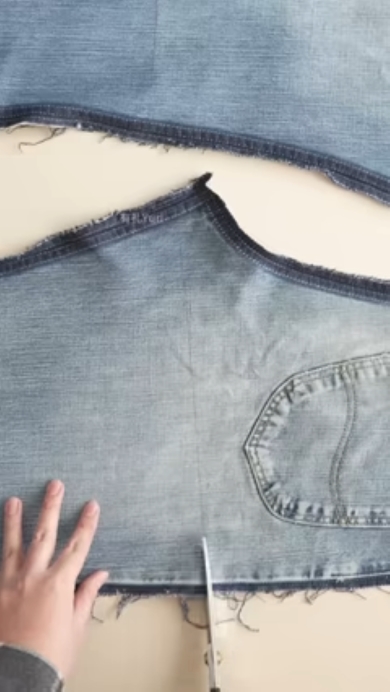 使用済みジーンズをカット