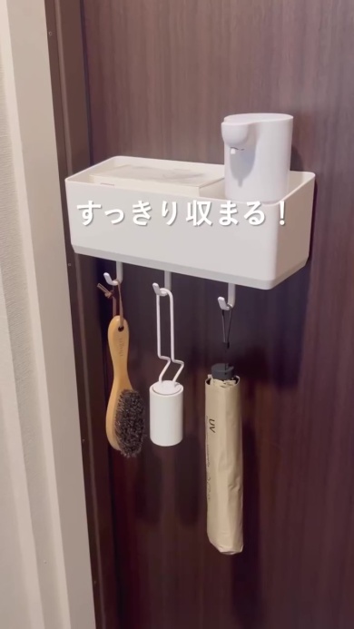 扉に貼り付けてすっきり収納