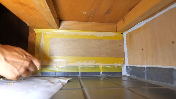 マスキングした状態でシーリング剤を塗布