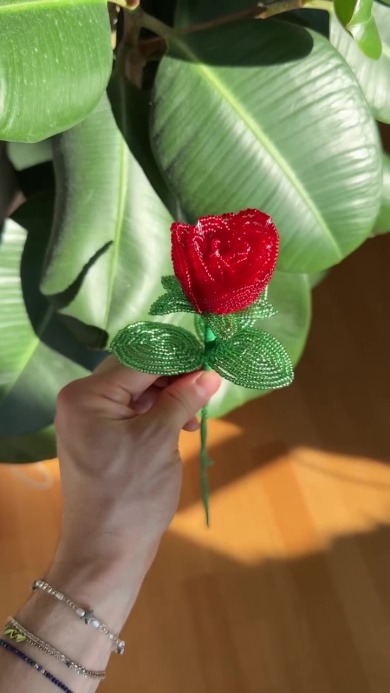 真っ赤なバラが完成