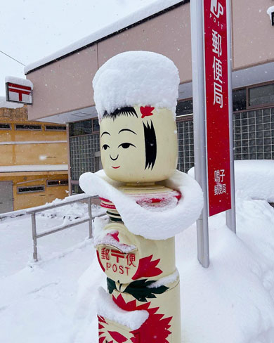 マフラーな鳴子こけし