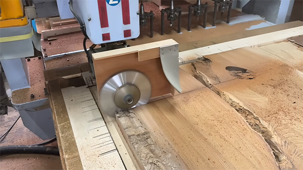 ヒビの部分を切る