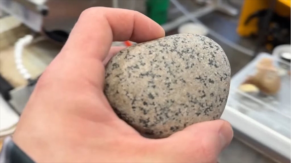 普通の石をピッカピカに磨いてみた