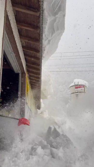 一気に落下した雪の塊