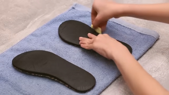 足の型取りをします