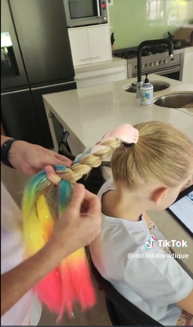 自毛と一緒に編み込み