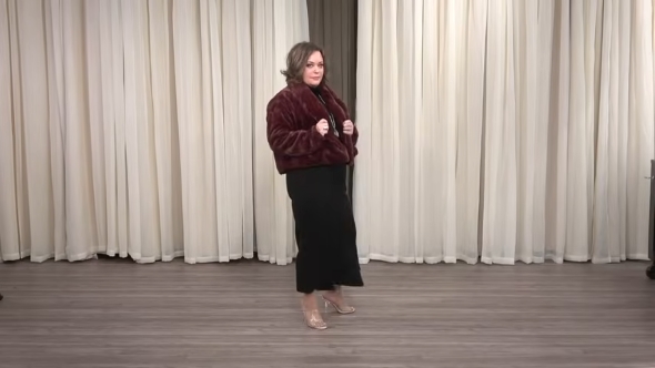 ドレスでおしゃれをした女性