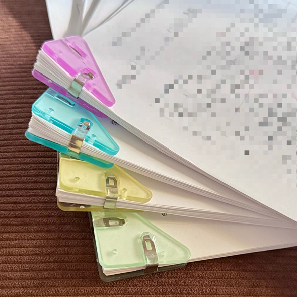 セリア コーナークリップ 紙の角 挟む 留める 100円ショップ