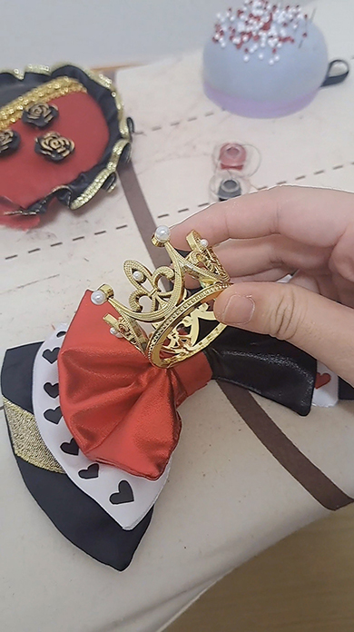 「ハートの女王」のカチューシャ制作