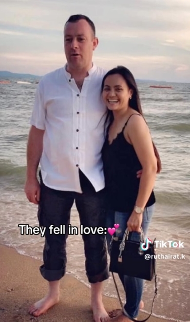 海辺での2ショット