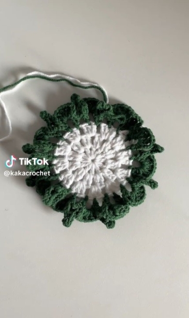 コースターの底部分の毛糸編み