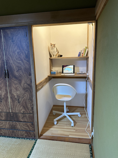 押し入れを仕事部屋に改装