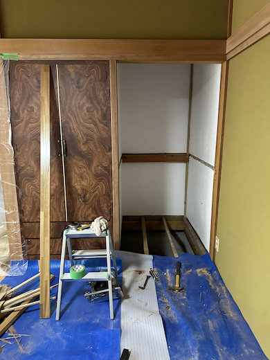 押し入れ改装中