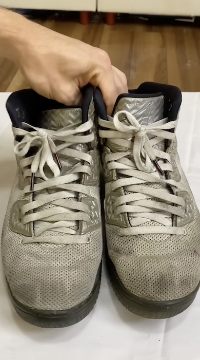 8年履いたスニーカーを漂白