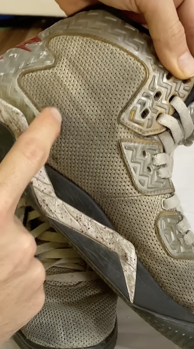 8年履いたスニーカーを漂白