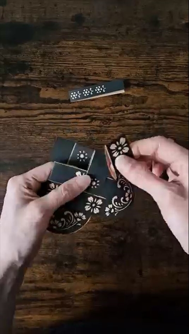 版画作家が作るバレンタインギフトラッピングに使えそうなペーパークラフト