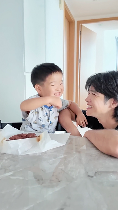 夫が子どものため深夜にお菓子作り