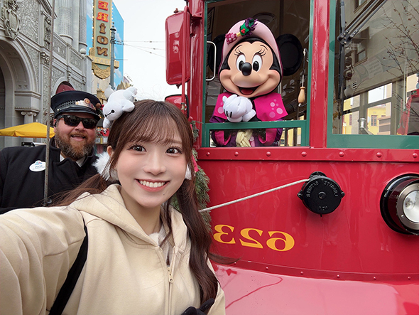 ミニーちゃんとの2ショットを撮ったら……