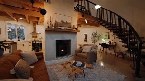 サイロを改装した家