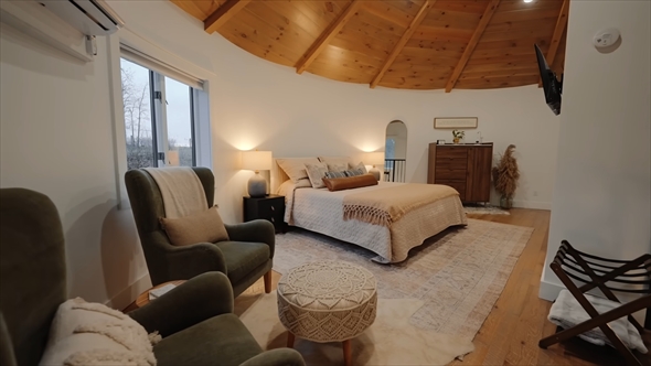 サイロを改装した家