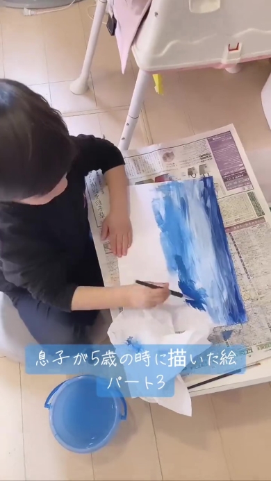 絵を描く男の子