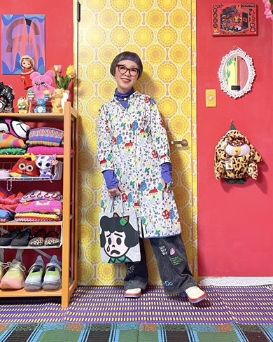 娘が着なくなった服を着る62歳母