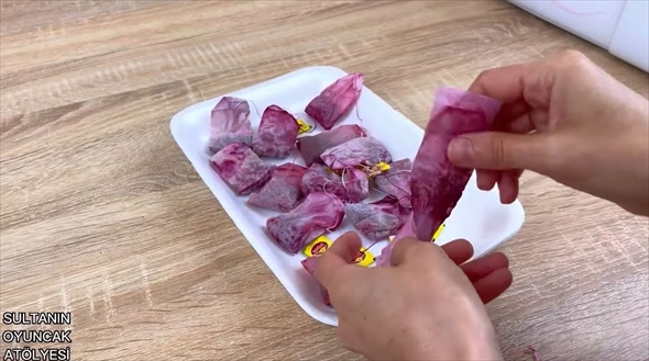 ティーバッグを再利用して押し花のランタンに