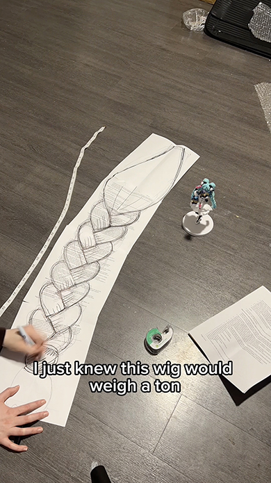 初音ミクコスプレの自作ウィッグに驚き