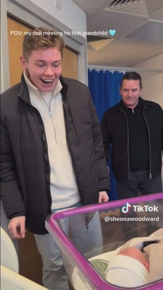 病室にやって来た父