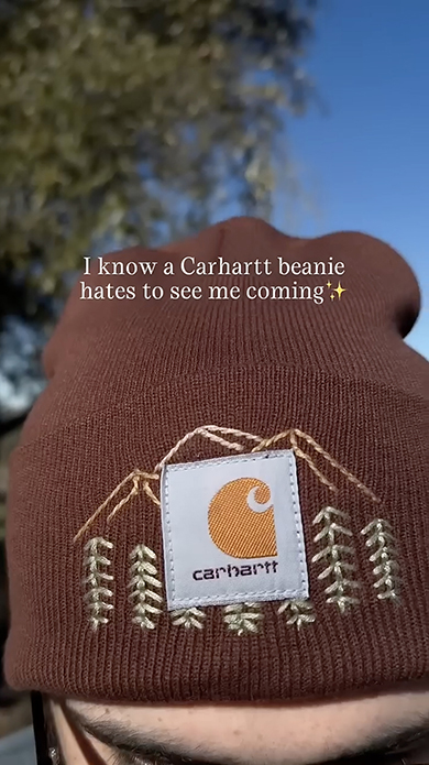 シンプルなニット帽が刺しゅうで変身