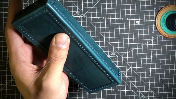 拝み合わせ縫いでトランクの外側を作る