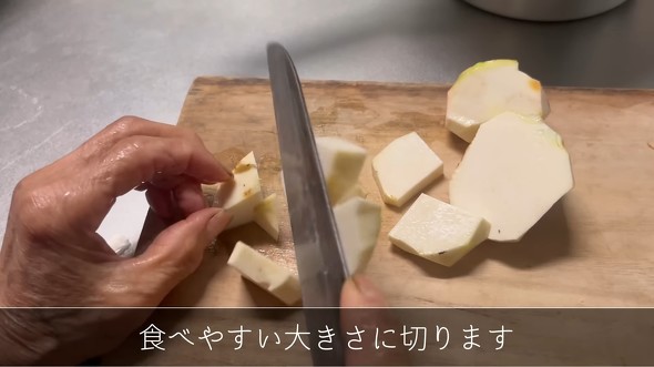 豚汁を作る画像