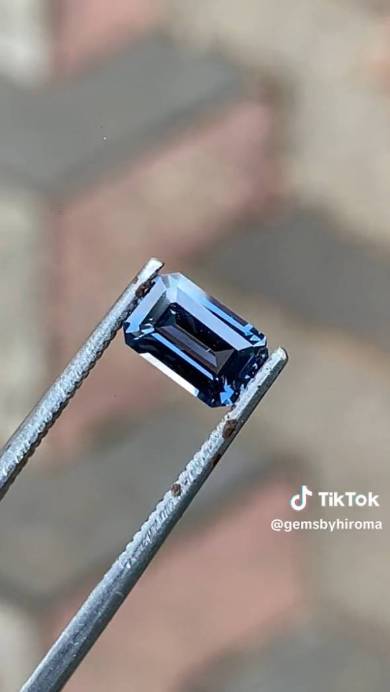 ディープブルースピネル