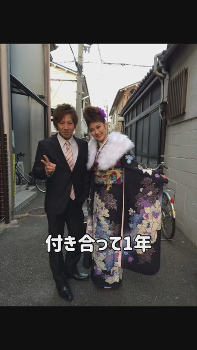 成人式で寄り添う男女