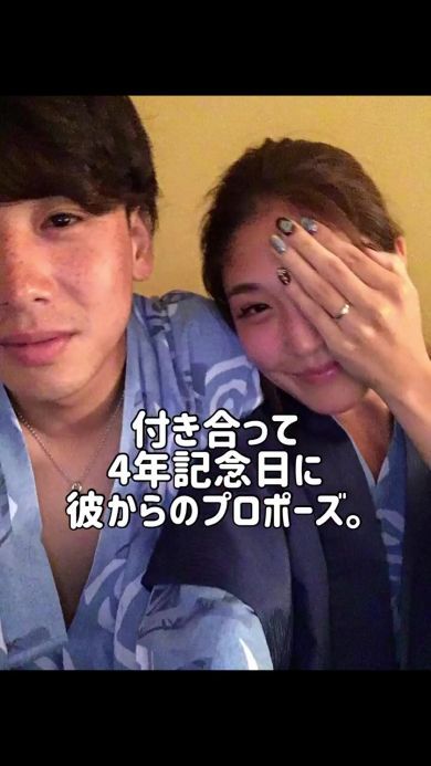 プロポーズをする男性