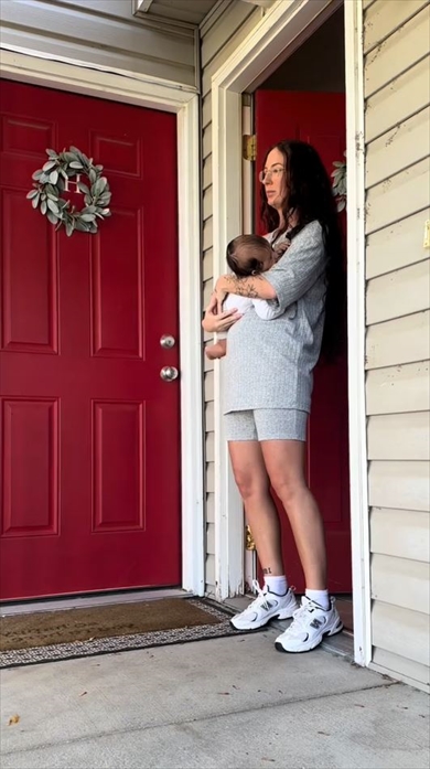 隣同士で暮らす親友のまさかの忘れ物