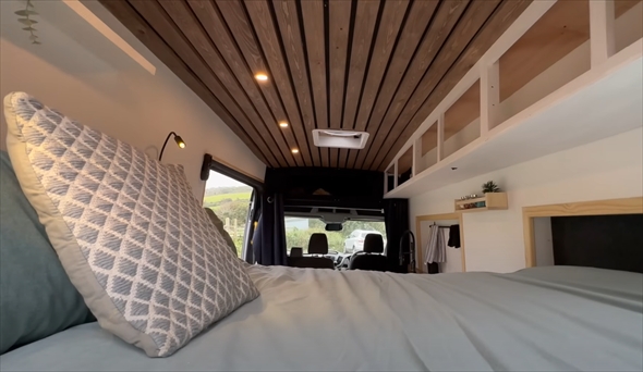 バンをキャンピングカーにリノベーション