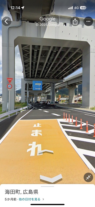 左右どちらのウインカーを点滅させれば良いか判断が難しい場面