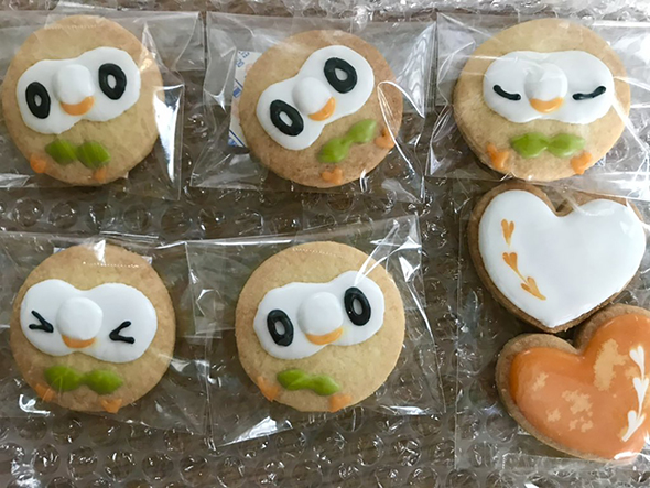 友人が作ってくれたモクローのクッキー