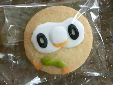 友人が作ってくれたモクローのクッキー