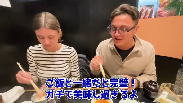 白米と一緒に溶き卵と牛肉を食べたデンマーク人の感想