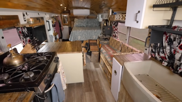 完成後のバスの内部