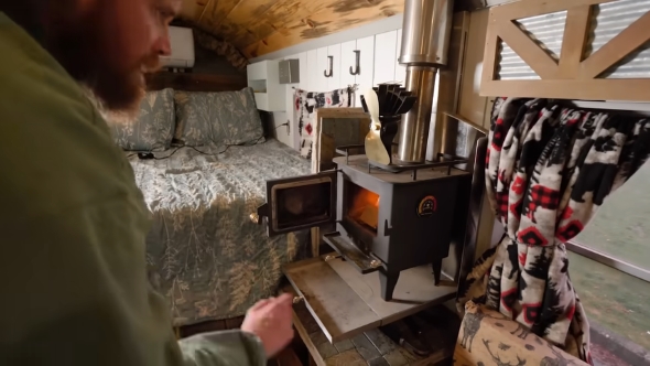 バスの中のルームツアー